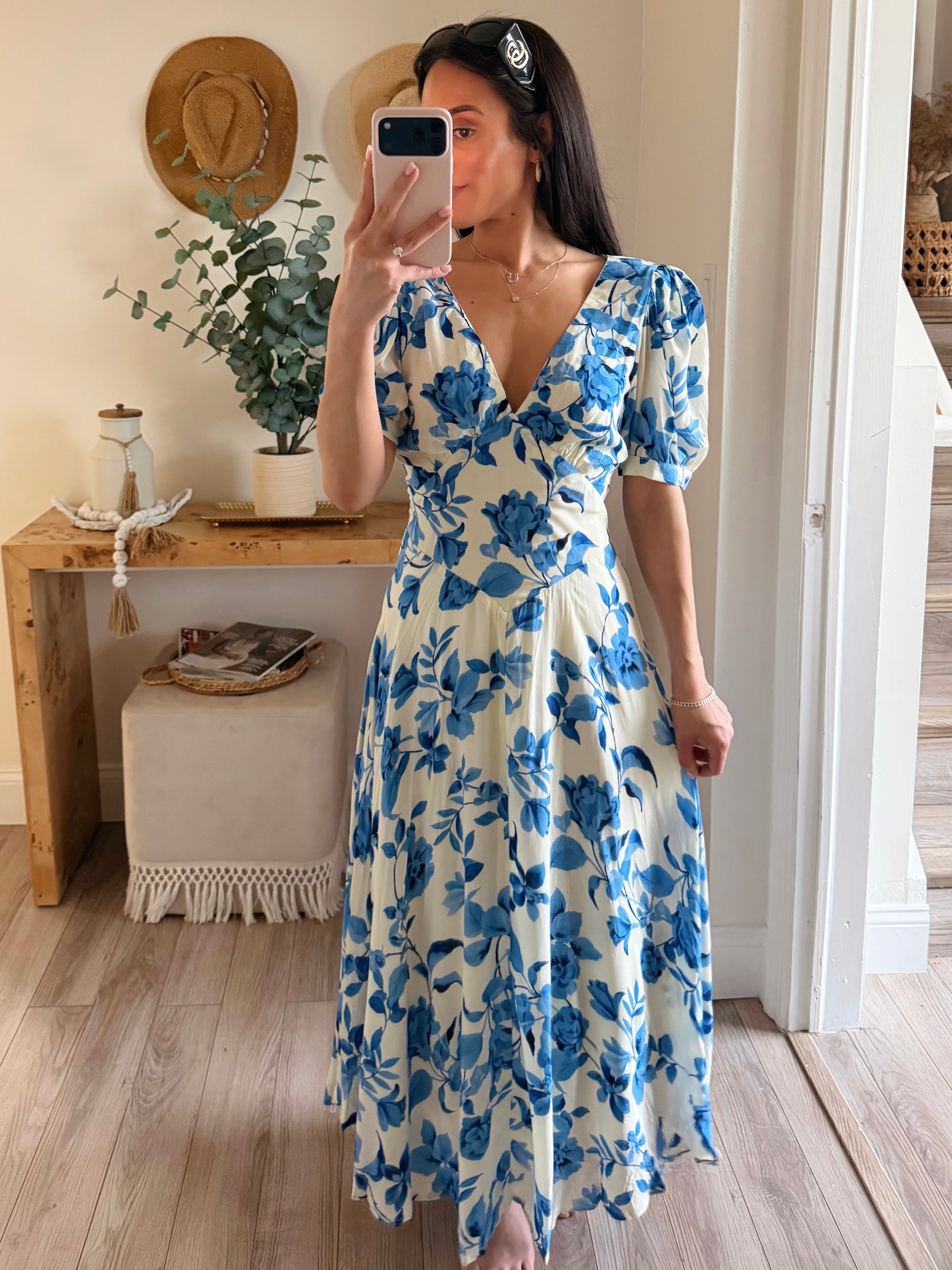blue floral dress with puff sleeves V-NECK SLEEVE MAXI Looking for something to wear this spring Cream/Blue Carrie Floral Puff Sleeve